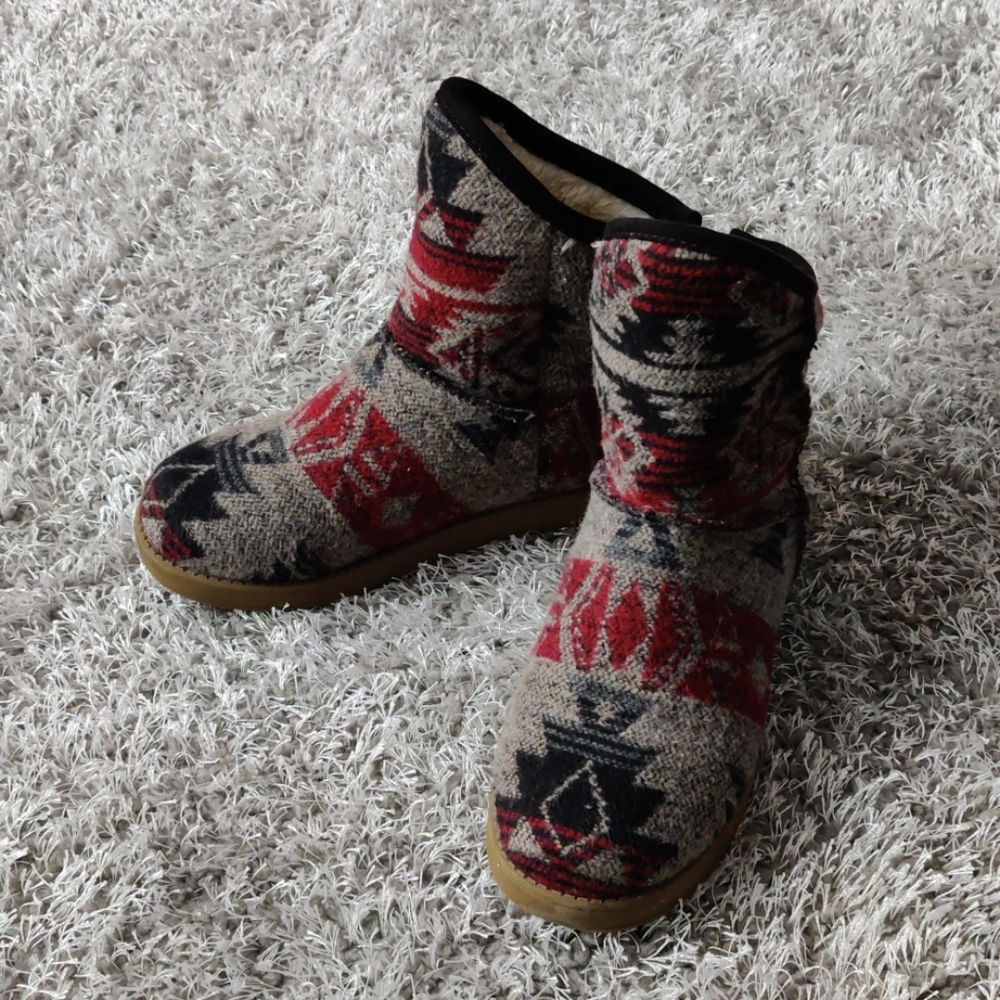 Size 6 Indigo Rd. Boots